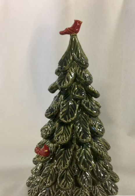 Sculpture-Inspired Christmas Tree Design